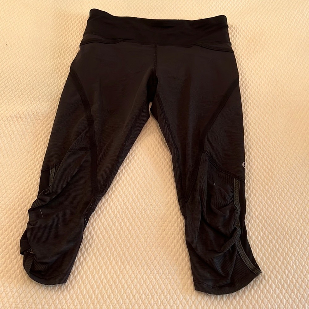 Lululemon cropped black and grey leggings size 4